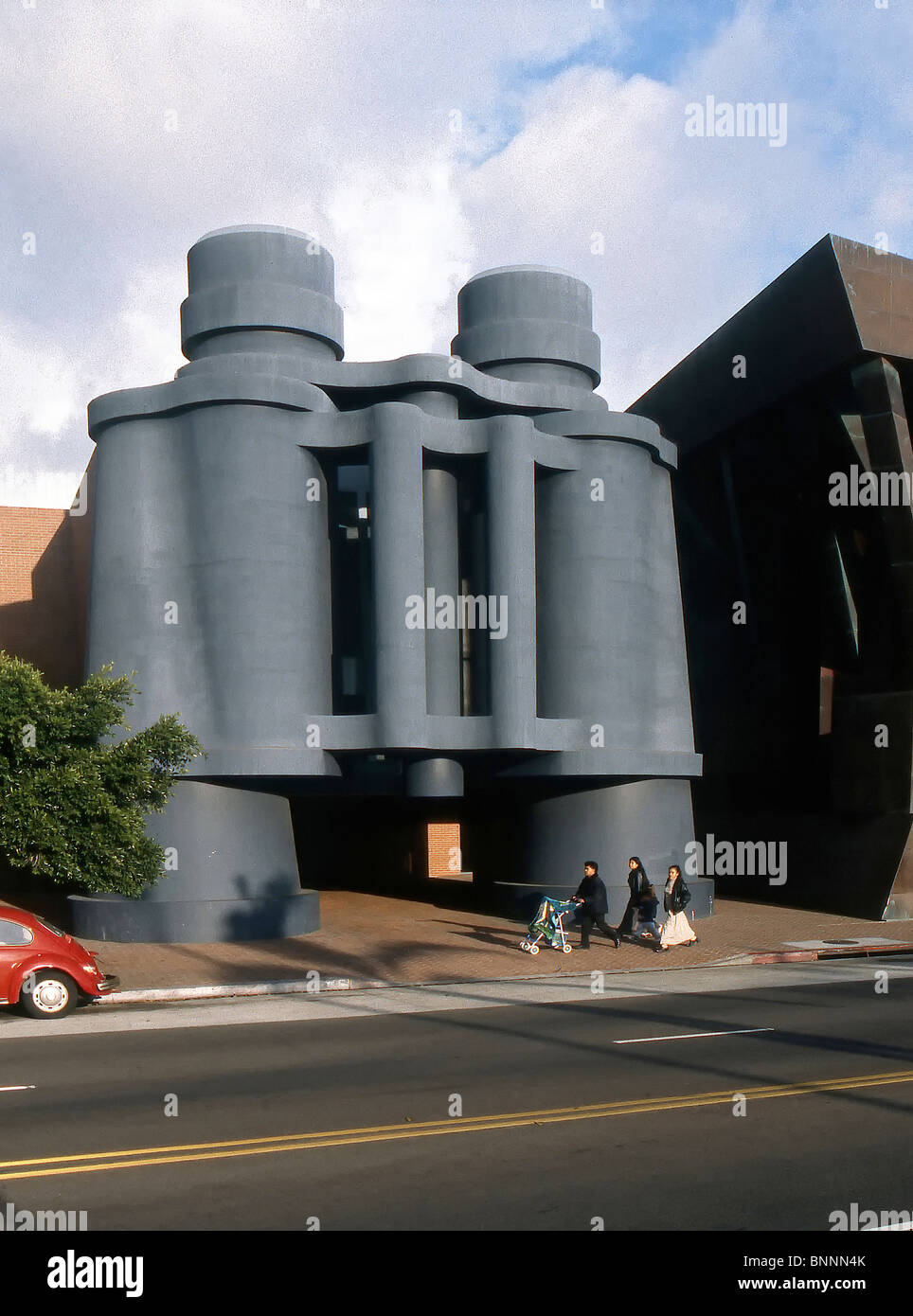 Los Angeles USA Amerika Venedig Frank Gehry Chiat Day Gebäude Architektur Gebäude Bau Fernglas Stockfoto