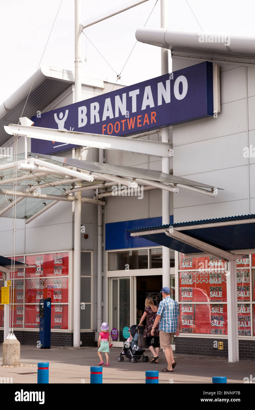 Brantano Eingang zum Geschäft und Unternehmen-Logo-Schild am West Quay, Southampton Stockfoto