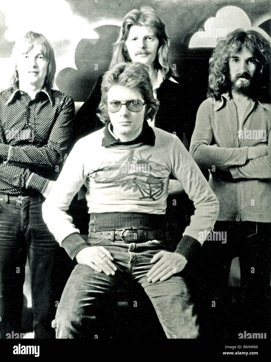 BARCLAY JAMES HARVEST - britische Rockgruppe um 1976.von links: Mel Pritchard, John Lees (sitzend) Stuart Wolstenhome, Les Holroyd Stockfoto