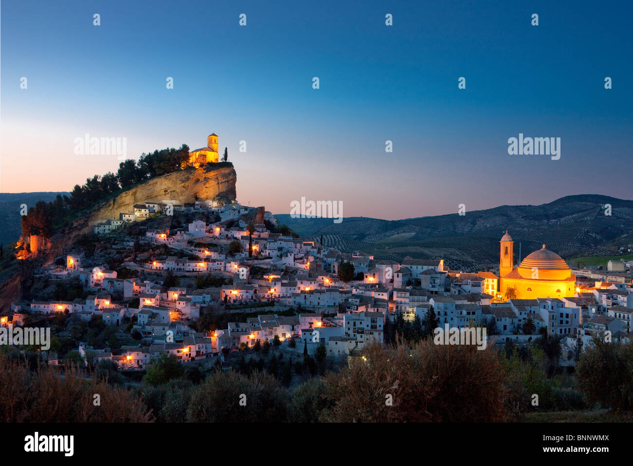 Andalusien Spanien Montefrio Hügel Stadt City Abend Reisen Tourismus Urlaub Ferien Reisen Stockfoto