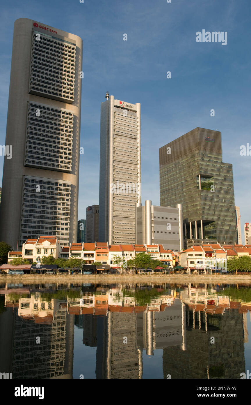 Boat Quay und die Skyline des Central Business Districts in Singapur Stockfoto