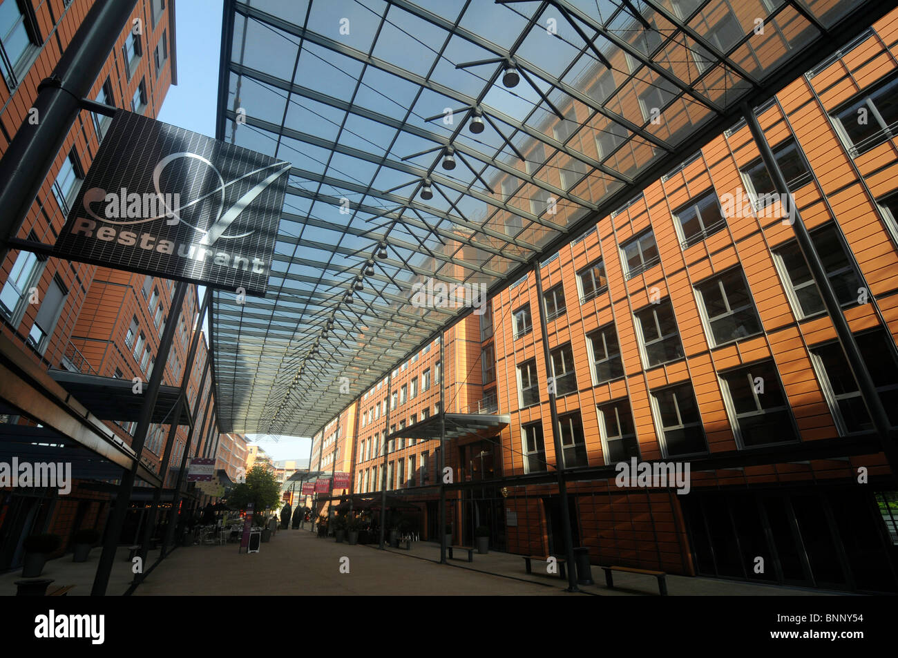 Die beeindruckende Architektur der Cite Internationale, entworfen von ...
