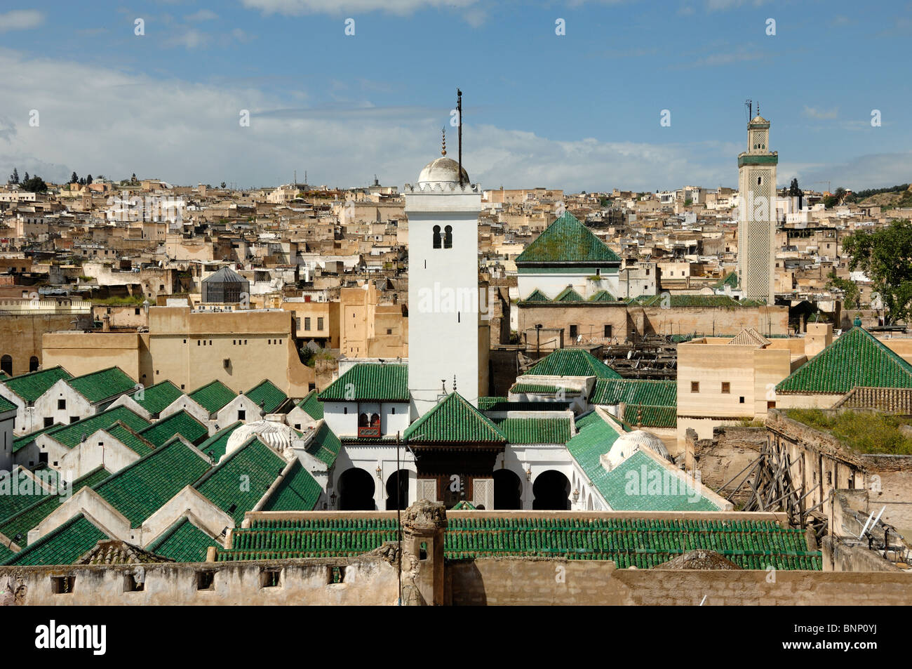 Kairaouine Moschee, Minarett, Hof & arabischen oder islamischen Universität (f.859) & Blick über die Stadt Fez, Marokko Stockfoto