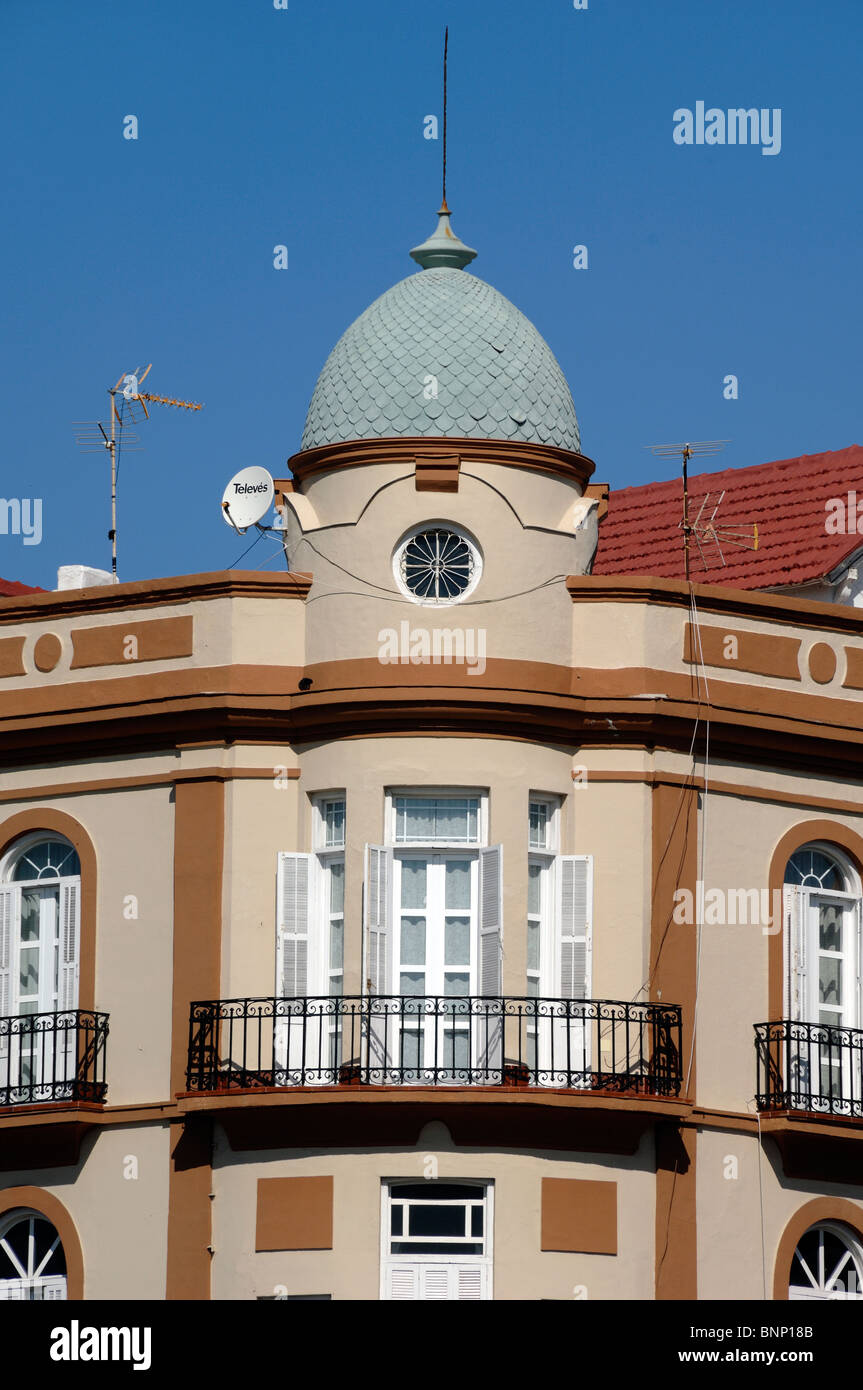 Eckturm der modernistischen ehemalige Post Office Building (1911), Stadtzentrum, Plaza de Espana, Melilla, Spanien Stockfoto