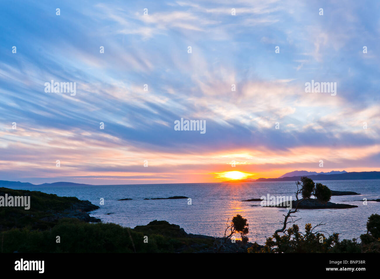 Sonnenuntergang, Skye, Point of Sleat, Cirrus-Wolken Stockfoto