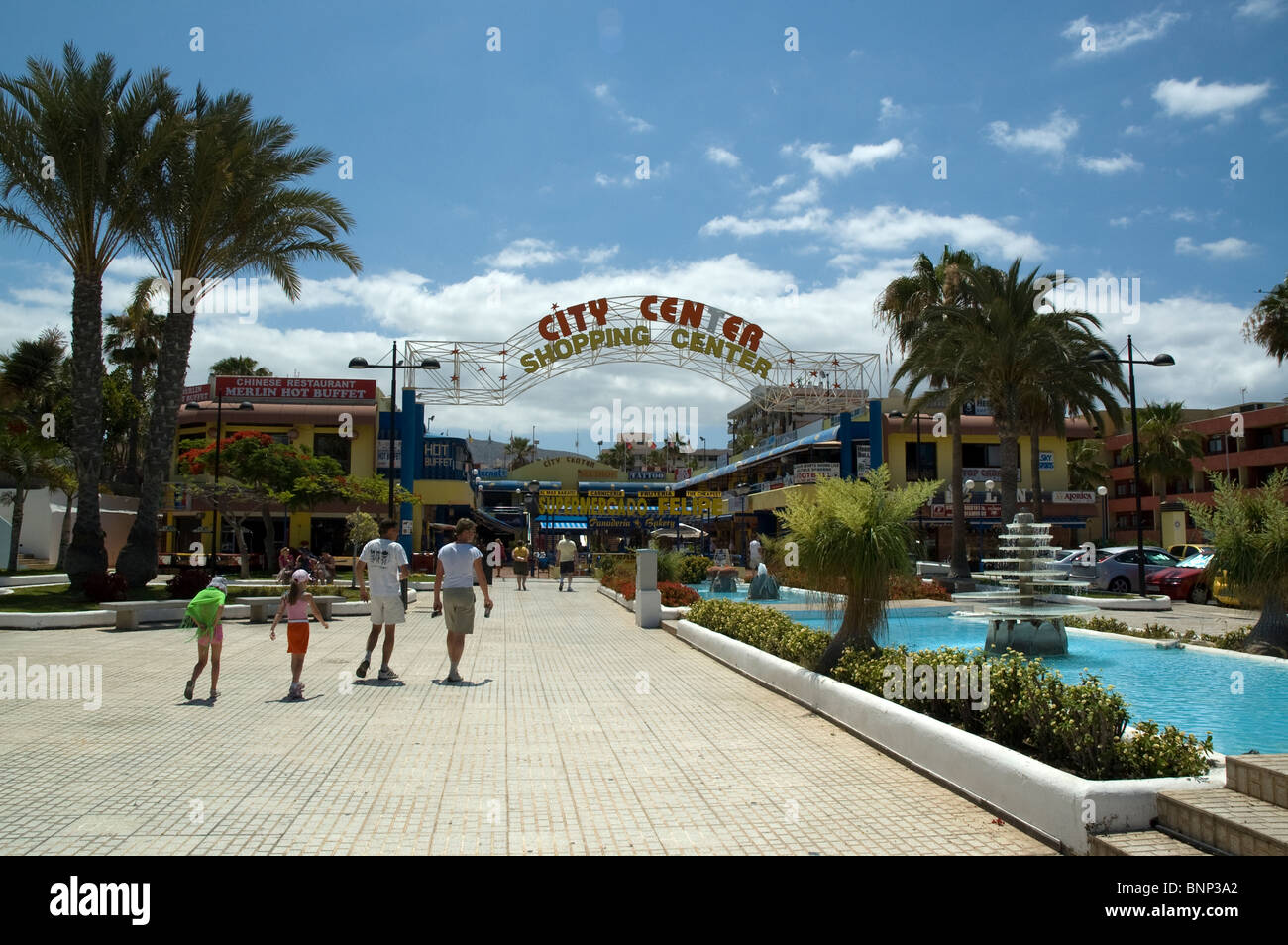 City center Einkaufszentrum Teneriffa - Playa de Las Americas  Stockfotografie - Alamy