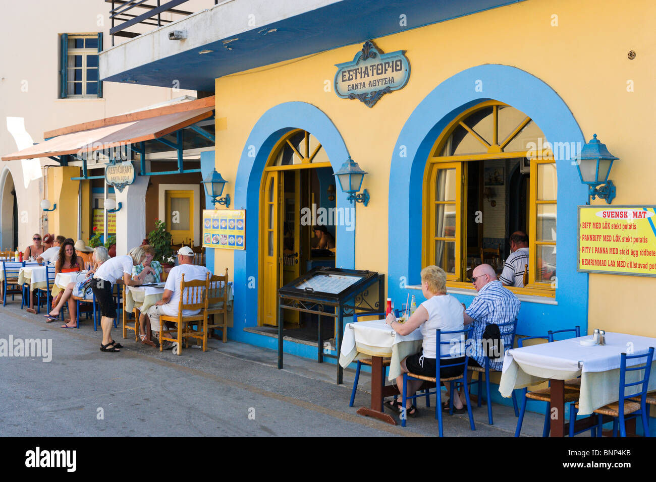Traditionelle griechische Taverne in der Nähe von Elli Beach in Rhodos Stadt, Rhodos, Griechenland Stockfoto