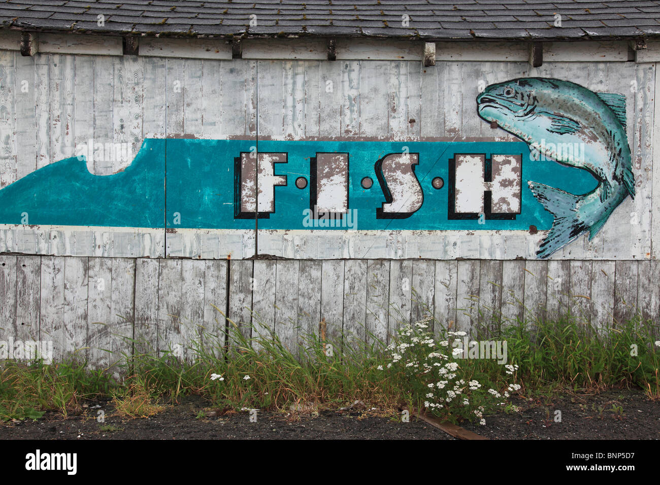 Fisch-Werbung-Malerei auf alte Holzfassade der Schuppen in der Nähe von Halifax, Nova Scotia, Kanada. Foto: Willy Matheisl Stockfoto