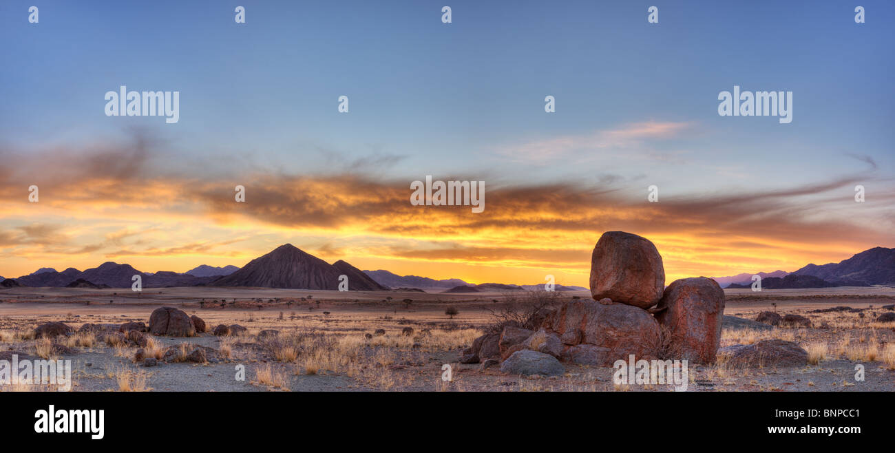 Panorama des NamibRand Nature Reserve bei Sonnenuntergang. Pro Namib Namibia Stockfoto