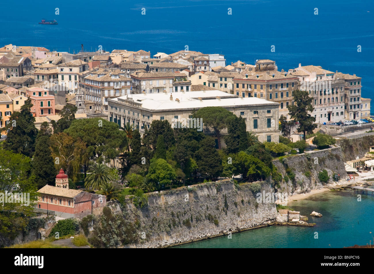 Blick über traditionelle venezianische Gebäude in der Altstadt von Korfu auf der griechischen Insel Korfu Griechenland GR Stockfoto