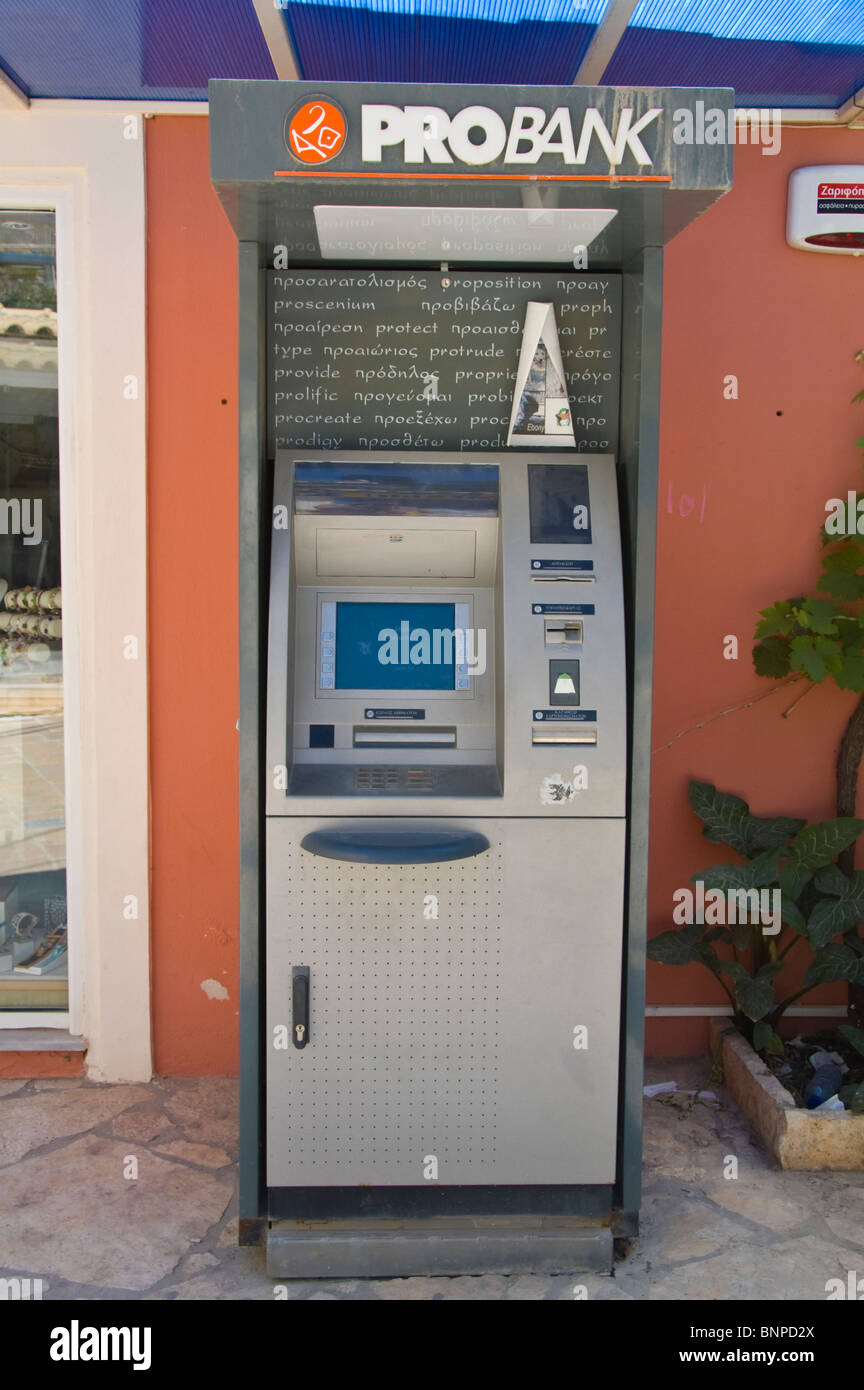 ProBank ATM auf Straße in Kassiopi auf der griechischen Mittelmeer Insel von Corfu Griechenland GR Stockfoto
