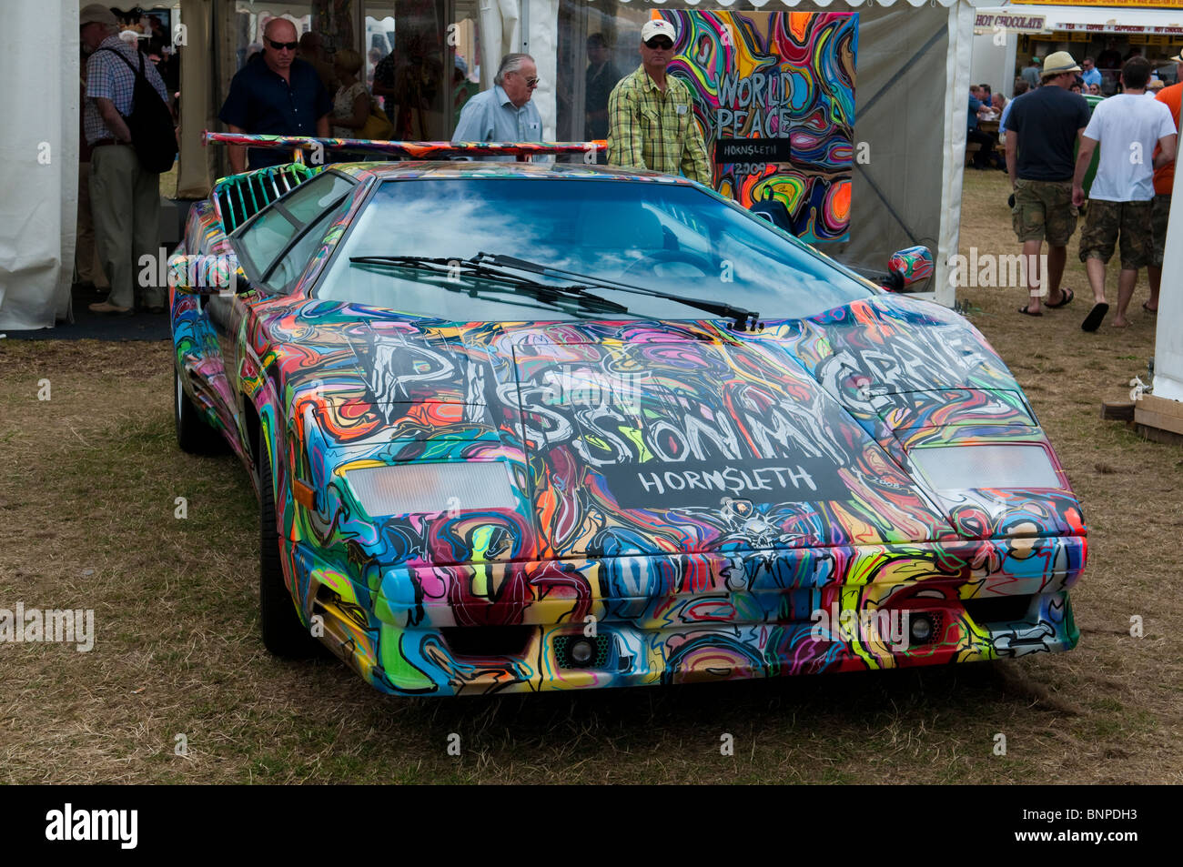 Lamborghini auf der 2010 von Kristian Hornsleth gemalt Silverstone Classic Motorsport-Veranstaltung Stockfoto