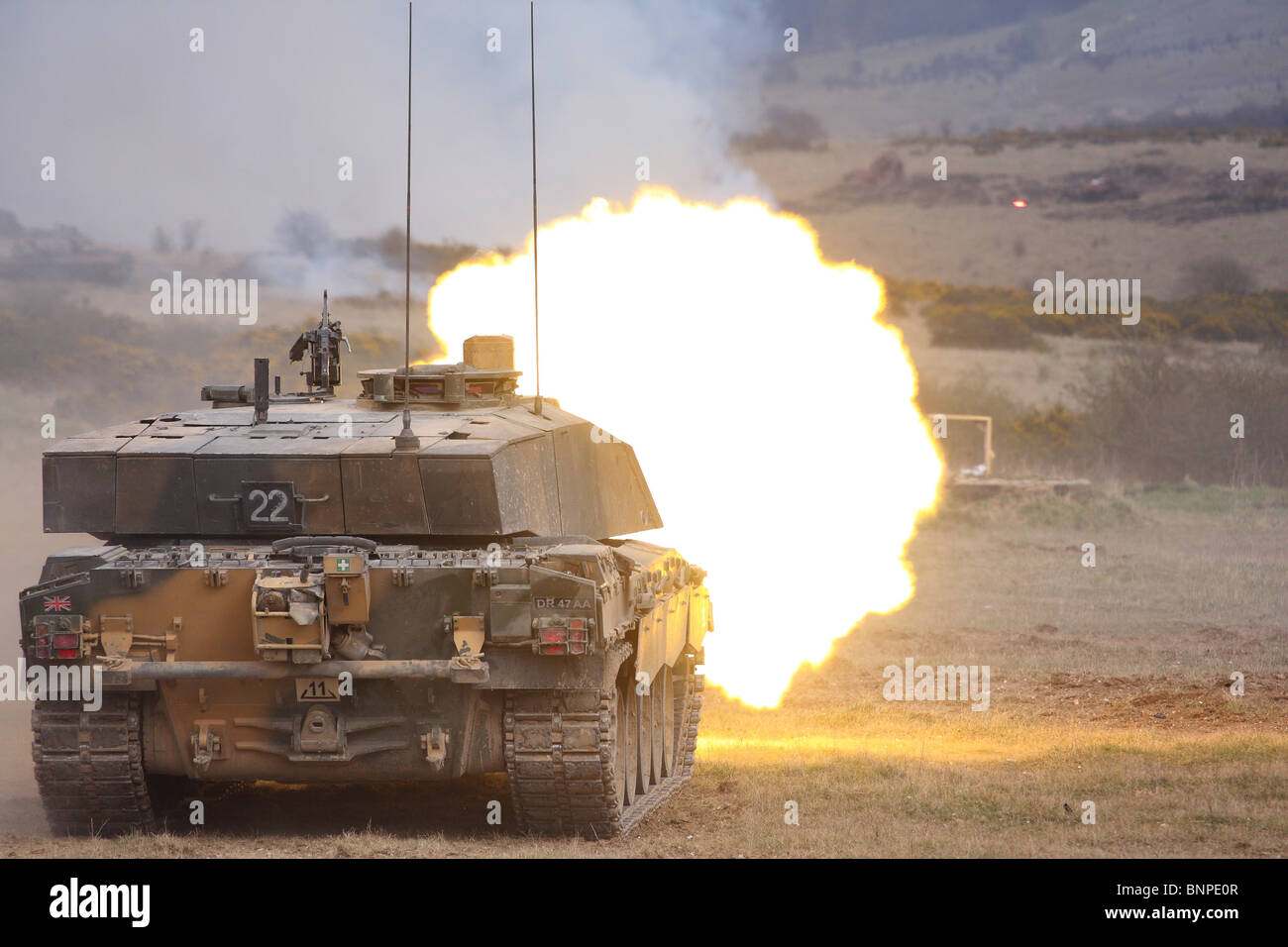 Britische Armee Challenger 2 Tank feuern Stockfoto