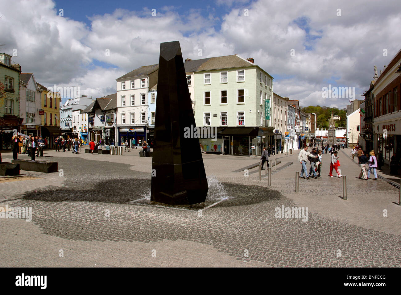Irland, Waterford, John Roberts Square, Obelisk-Brunnen Stockfoto