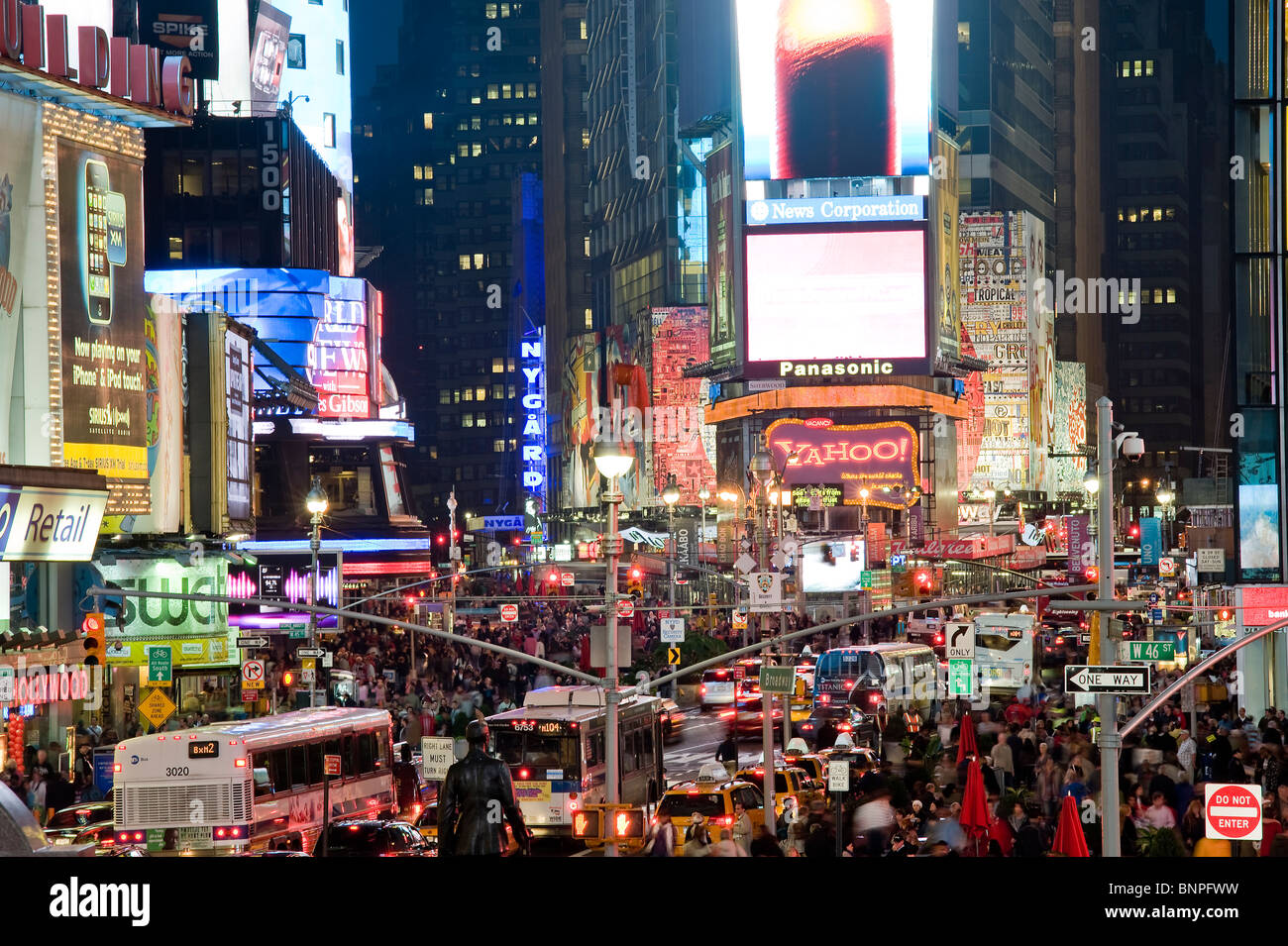 Times Square bei Nacht, Theater District, Manhattan, New York, USA Stockfoto