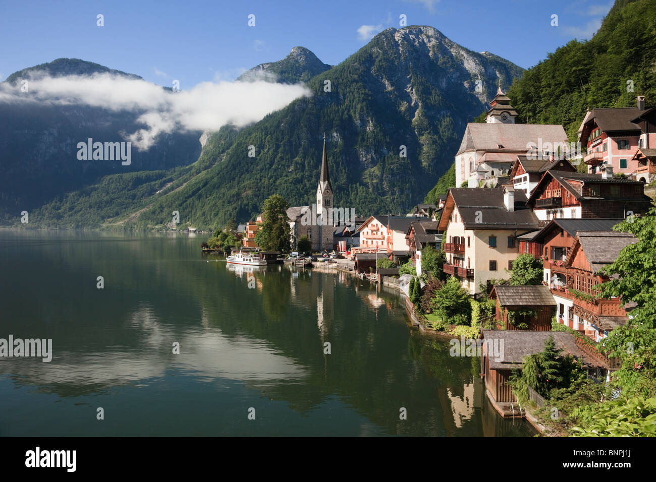 Hallstatt, Salzkammergut, Österreich, Europa. Blick über See Traun, Weltkulturerbe Stadt am See in den österreichischen Alpen Stockfoto