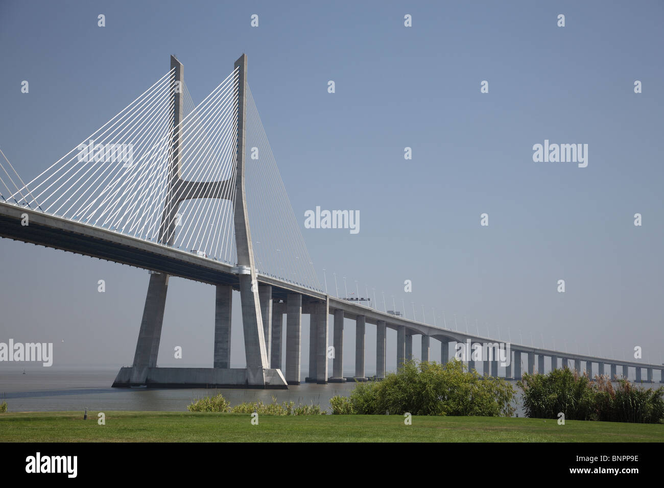 Vasco da Gama-Brücke in Lissabon, Portugal Stockfoto