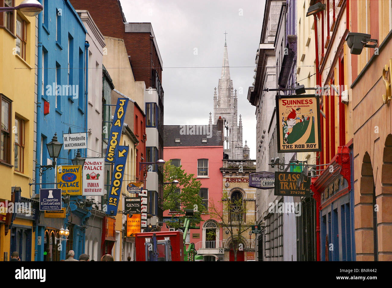 Irland, Cork, Cook Street mit ihren Geschäften und bars Stockfoto
