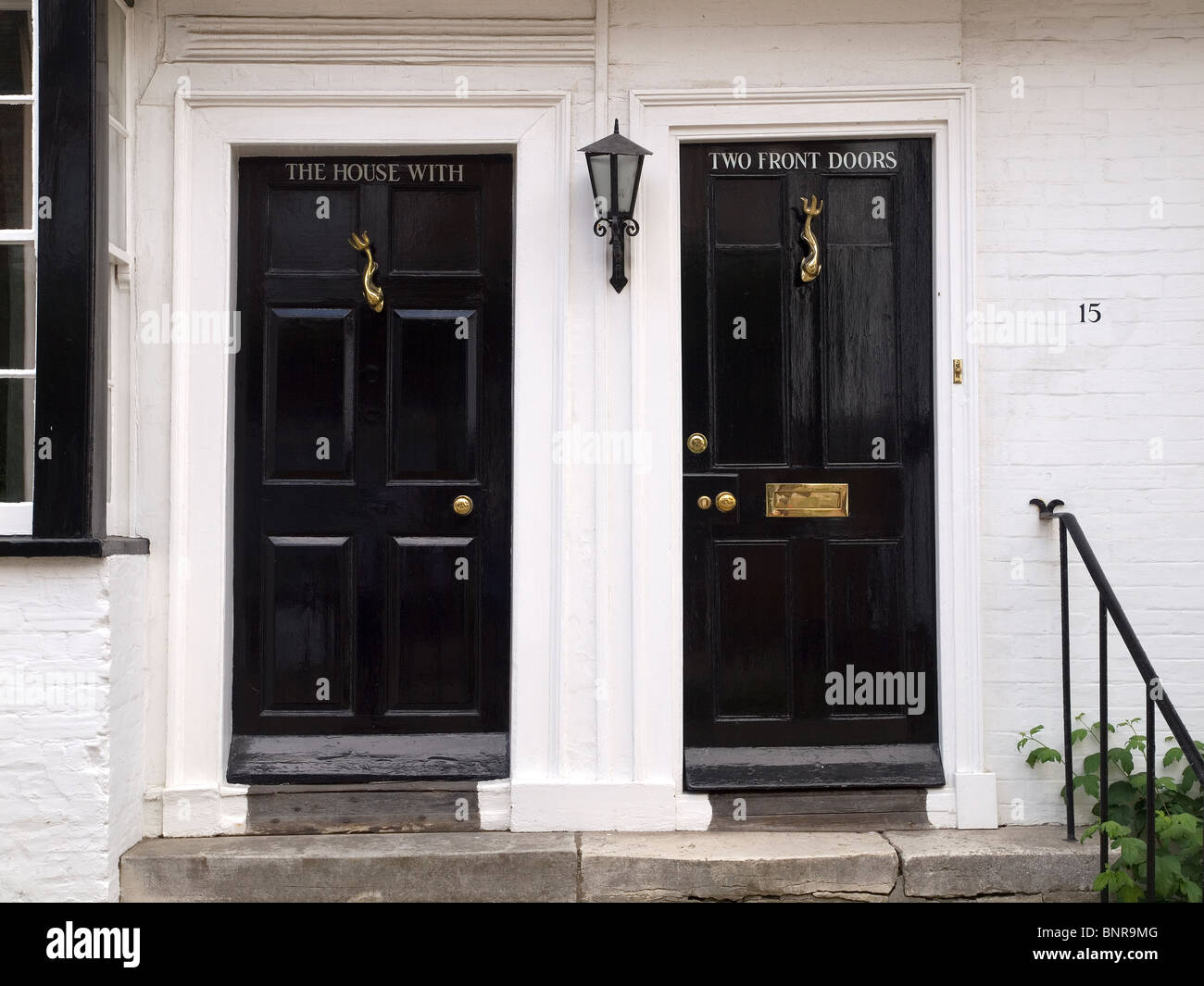 Seltsam benannte Haus "das Haus mit zwei vorderen Türen" in Mermaid Street Roggen East Sussex Stockfoto