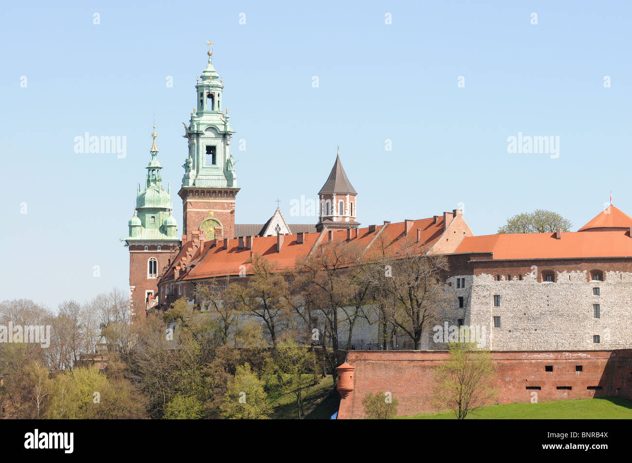 Wawel-Gebäudekomplex mit Türmchen der Wawel-Kathedrale in Krakau, Polen Stockfoto