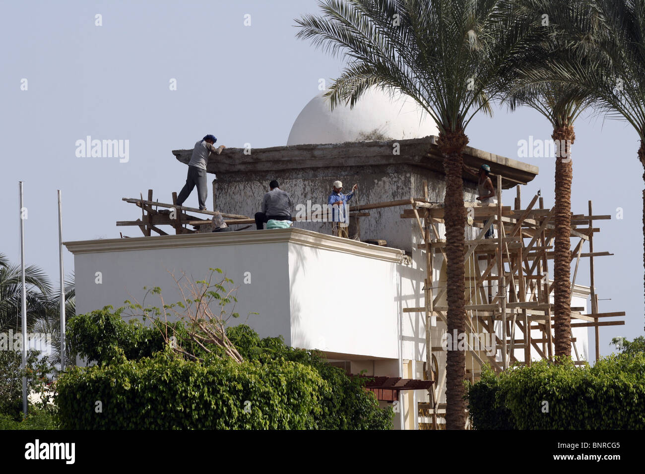 Ägyptischen Baumeister arbeitet an einem Hotel Resort Sharm el Sheikh Ägypten Stockfoto