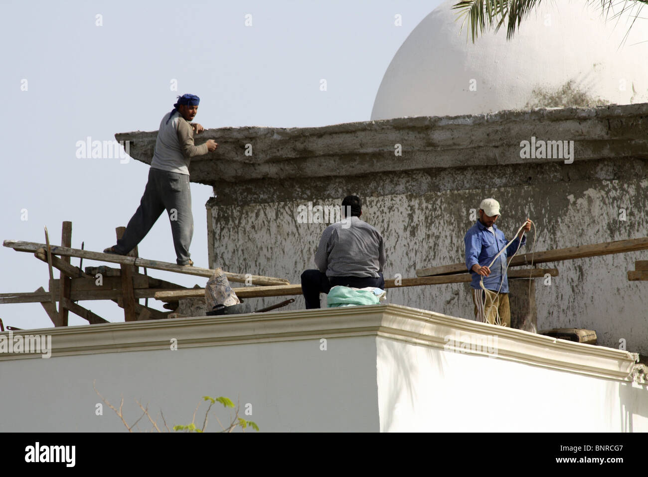 Ägyptischen Baumeister arbeitet an einem Hotel Resort Sharm el Sheikh Ägypten Stockfoto