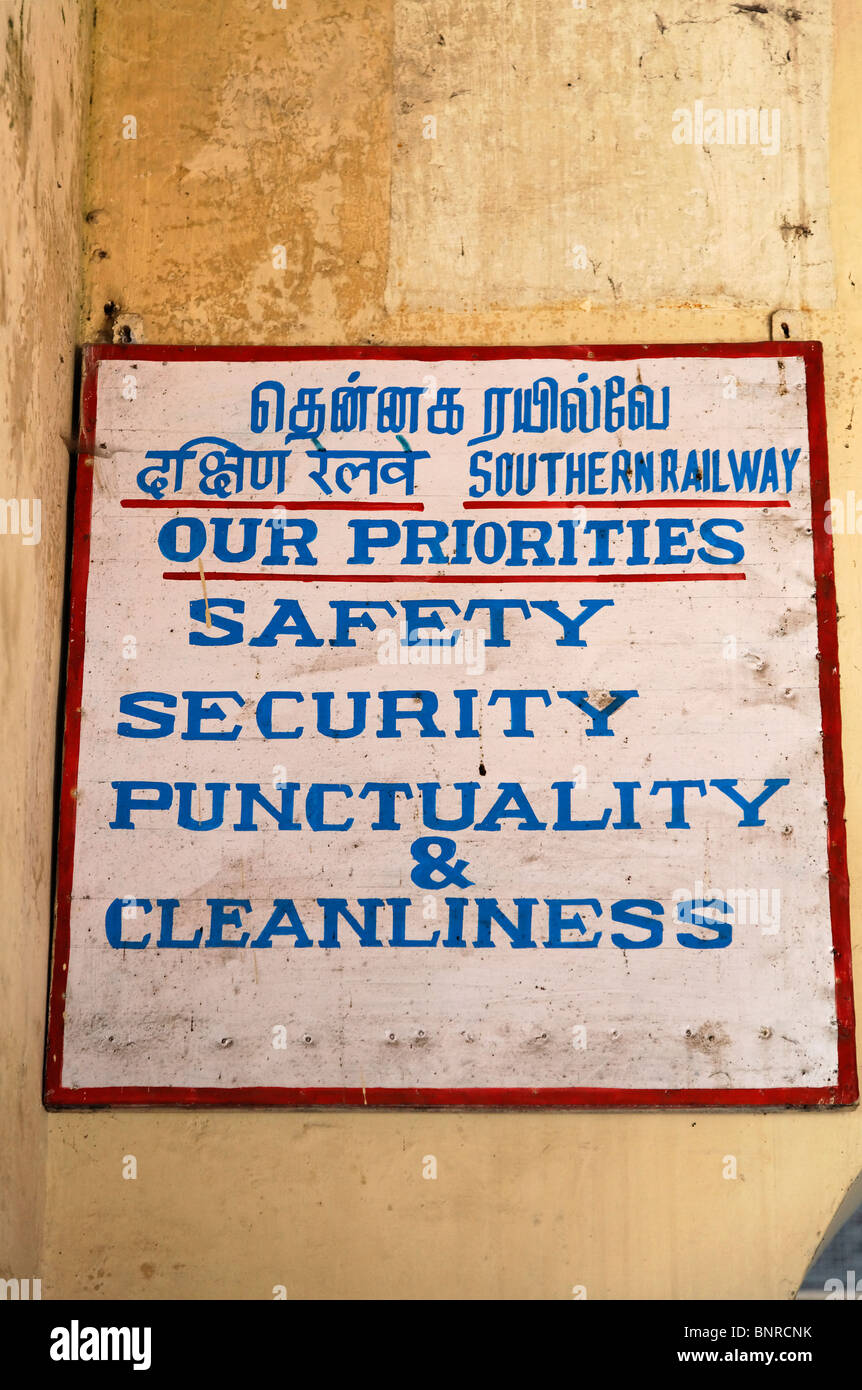 Indien - Tamil Nadu - Nigiri Blue Mountain Railway - Station Ankündigung Stockfoto