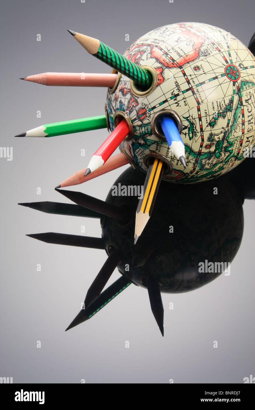 Antiker Globus Stifthalter Stockfoto