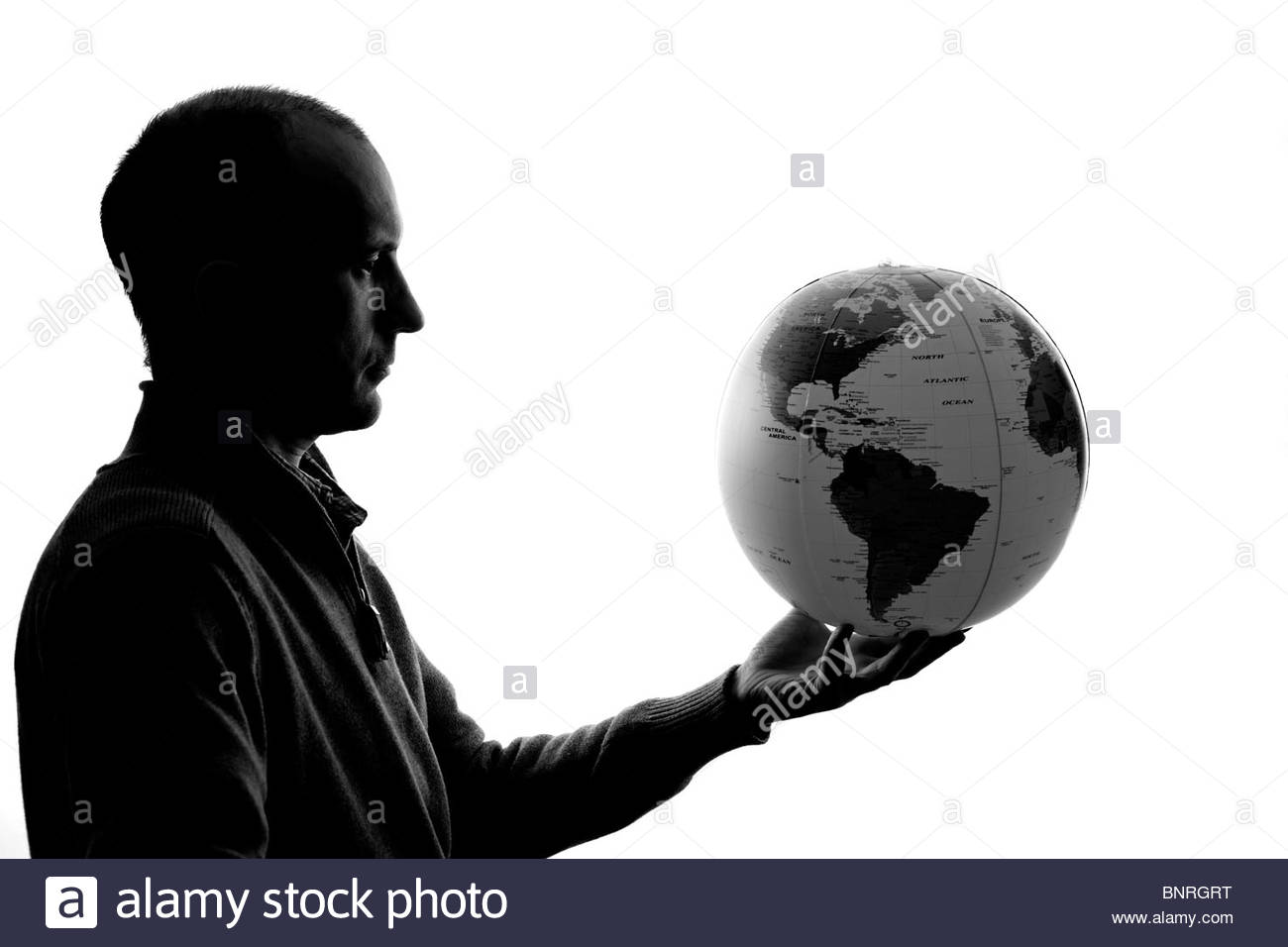 Silhouette Mann, hält Globus Stockfoto