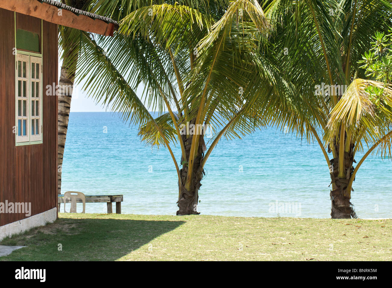 hölzerne Gästehaus am tropischen Strand, Tioman Island, malaysia Stockfoto