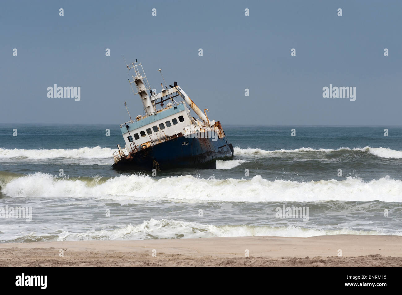 Fisch-Trawler am Hentiesbaai Namibia gestrandet Stockfoto