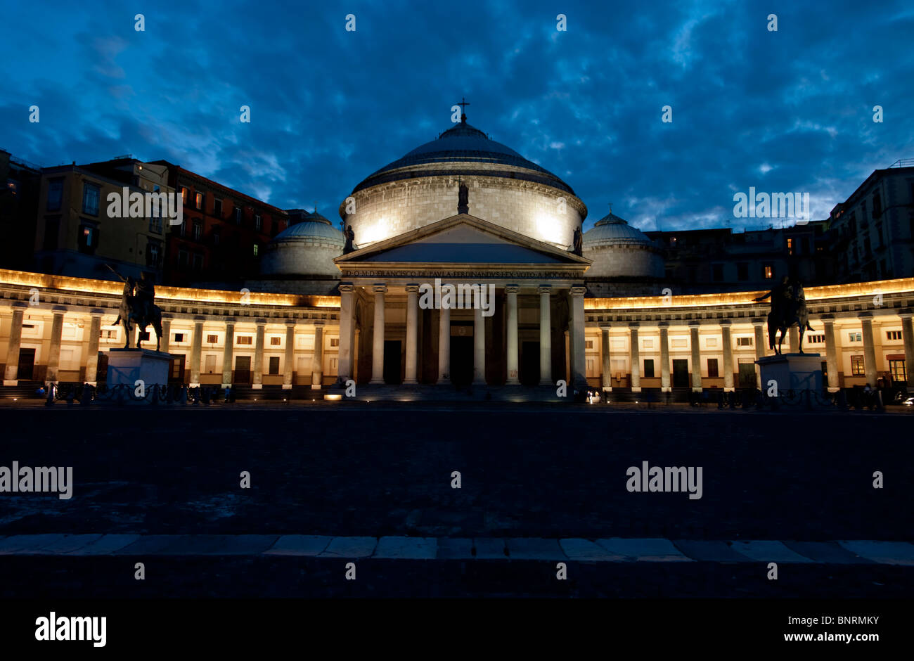 Europa, Italien, Neapel, San Francesco di Paola und Piazza del Plebiscito Stockfoto