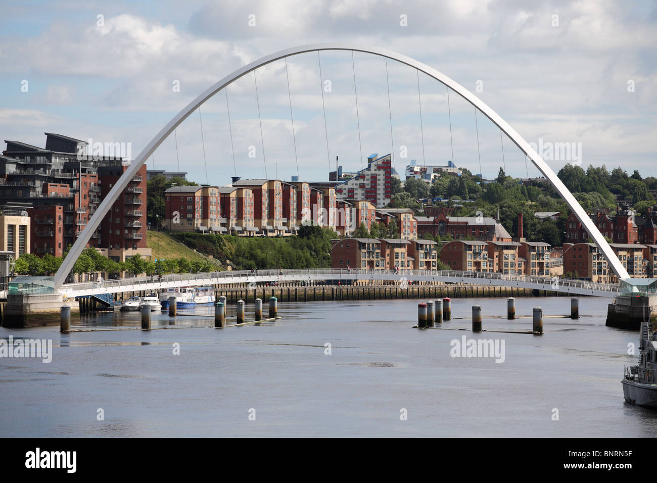 Byker Wand gesehen durch Gateshead Millennium Bridge, England, UK Stockfoto