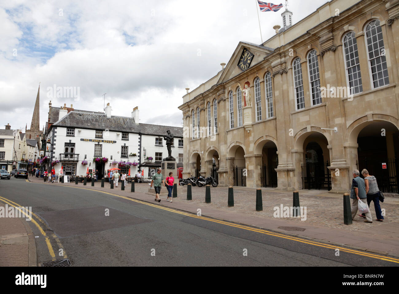 Fassade des Shire Council Büros Agincourt Rathausplatz Monnow Street Monmouth Wales UK Stockfoto