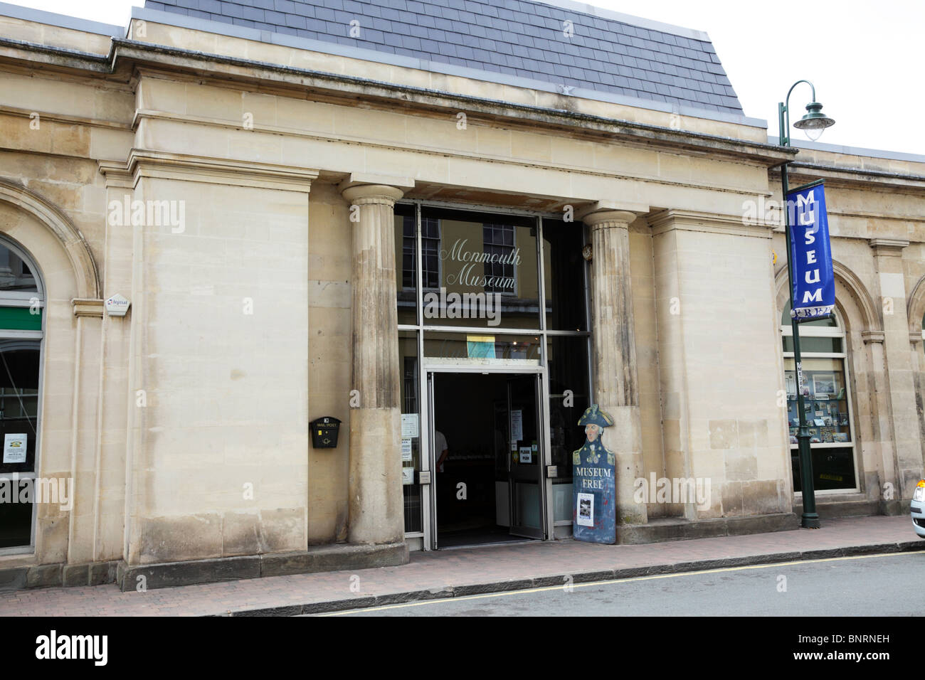 Fassade des Museums Monnow Street Monmouth Wales UK Stockfoto