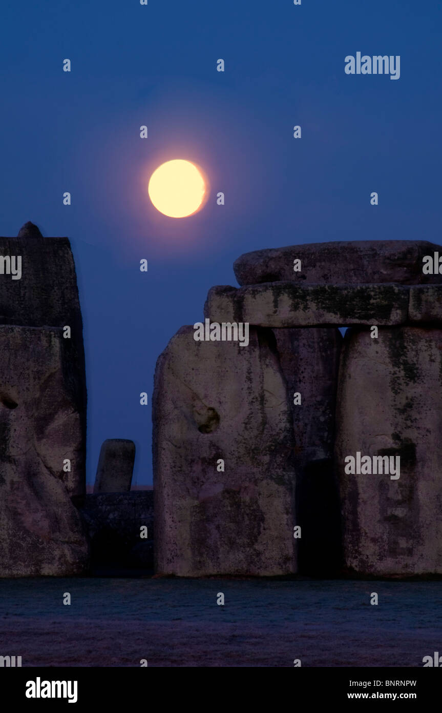 Europa; Großbritannien, England, Wiltshire, Stonehenge Mond Stockfoto