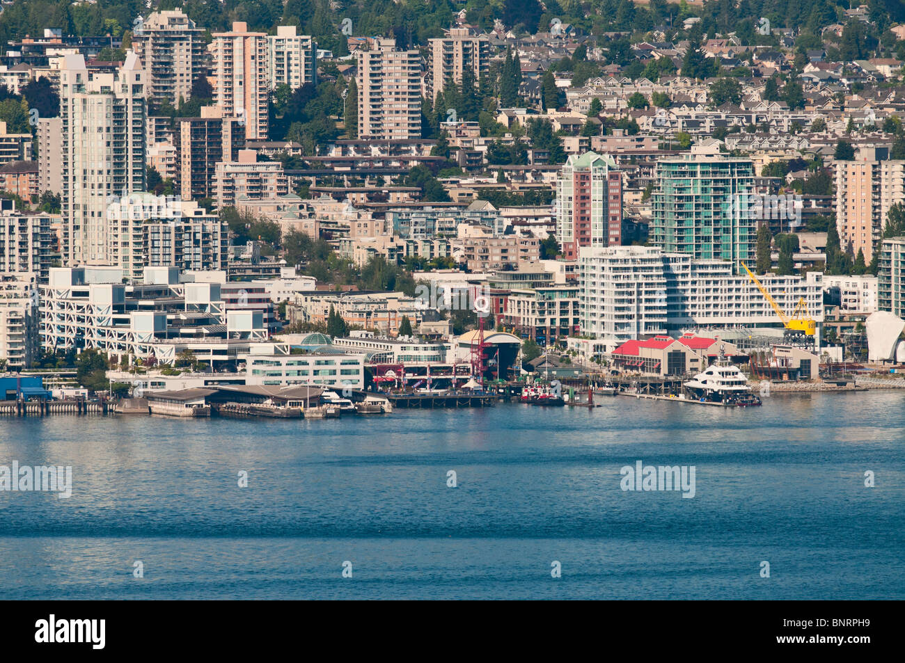 Eine erhöhte Ansicht des unteren Lonsdale Bereich von North Vancouver. Stockfoto