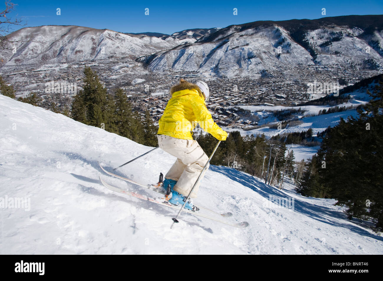 Frau Skifahren in Aspen, Colorado Stockfotografie - Alamy