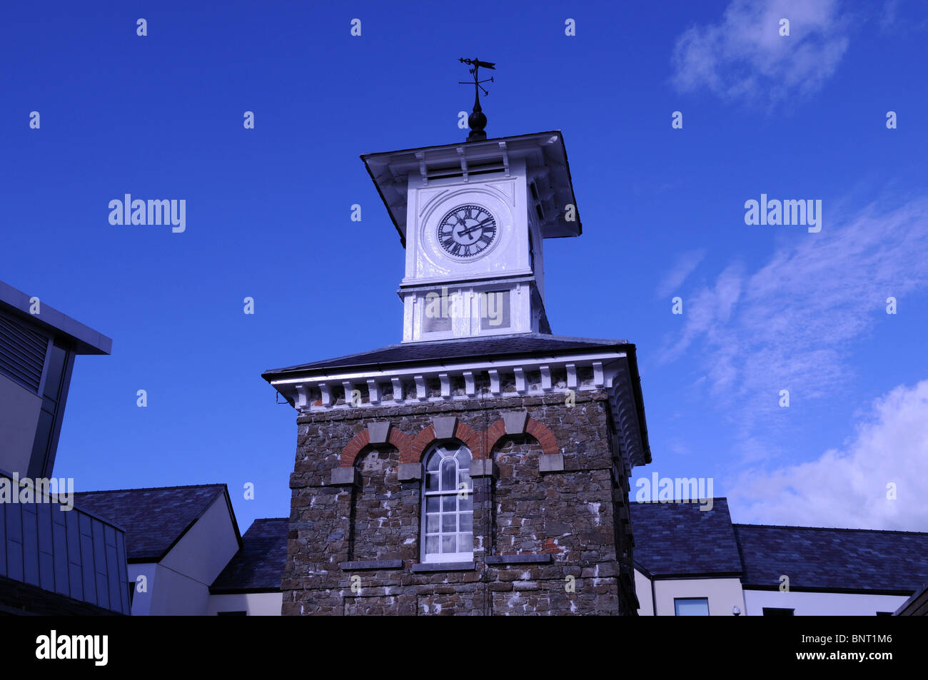 Historischen Glockenturm bei Carmarthen Markt Carmarthenshire Wales Cymru UK GB Stockfoto