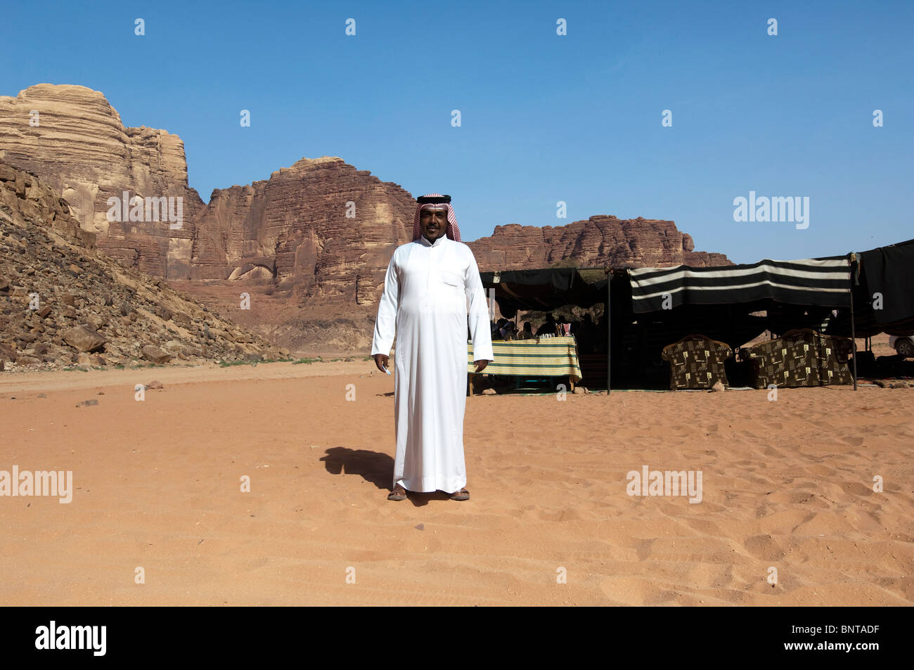 Beduinen Mann posiert für die Kamera Stockfoto