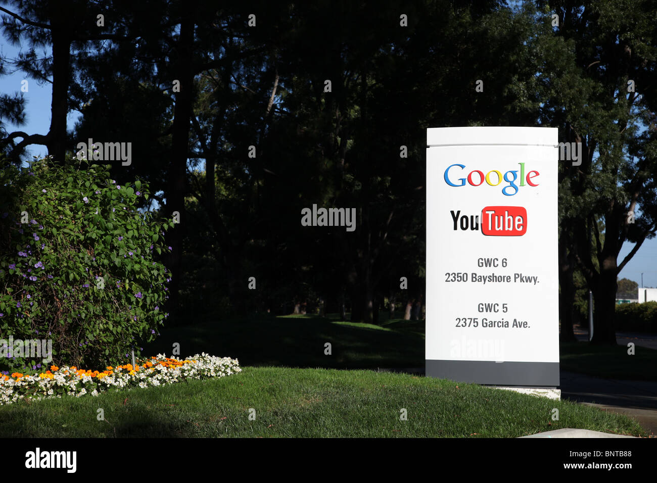 GOOGLE YOUTUBE Zeichen 2350 BAYSHORE PARKWAY MOUNTAIN VIEW CALIFORNIA USA 2350 BAYSHORE PARKWAY 21. Juli 2010 Stockfoto