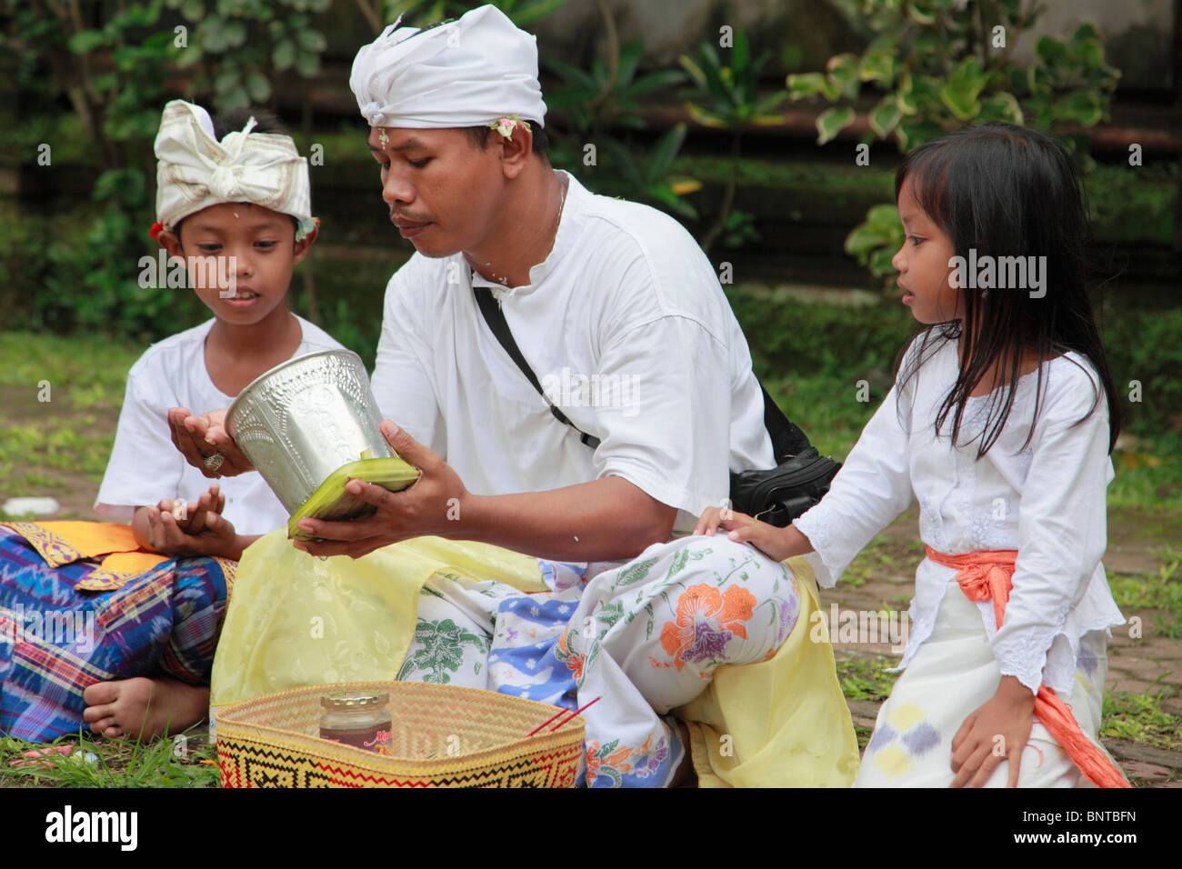 Indonesien, Bali, Galungan Festival, religiöse Zeremonie, Menschen, Familie, Stockfoto