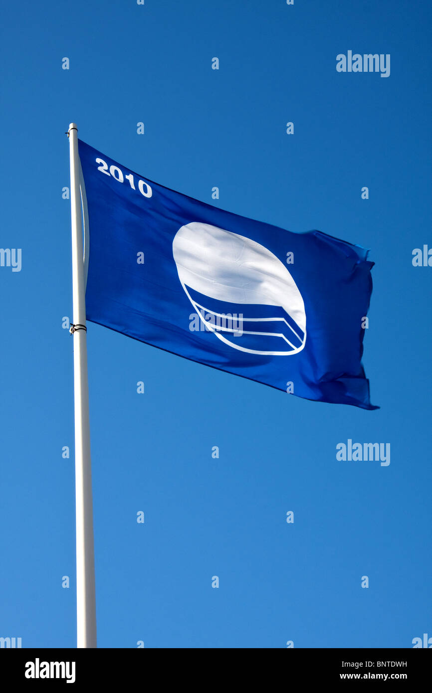 2010 blaue Flagge Strand treffen Wasser und Strand Sauberkeit Kriterien vergeben Stockfoto