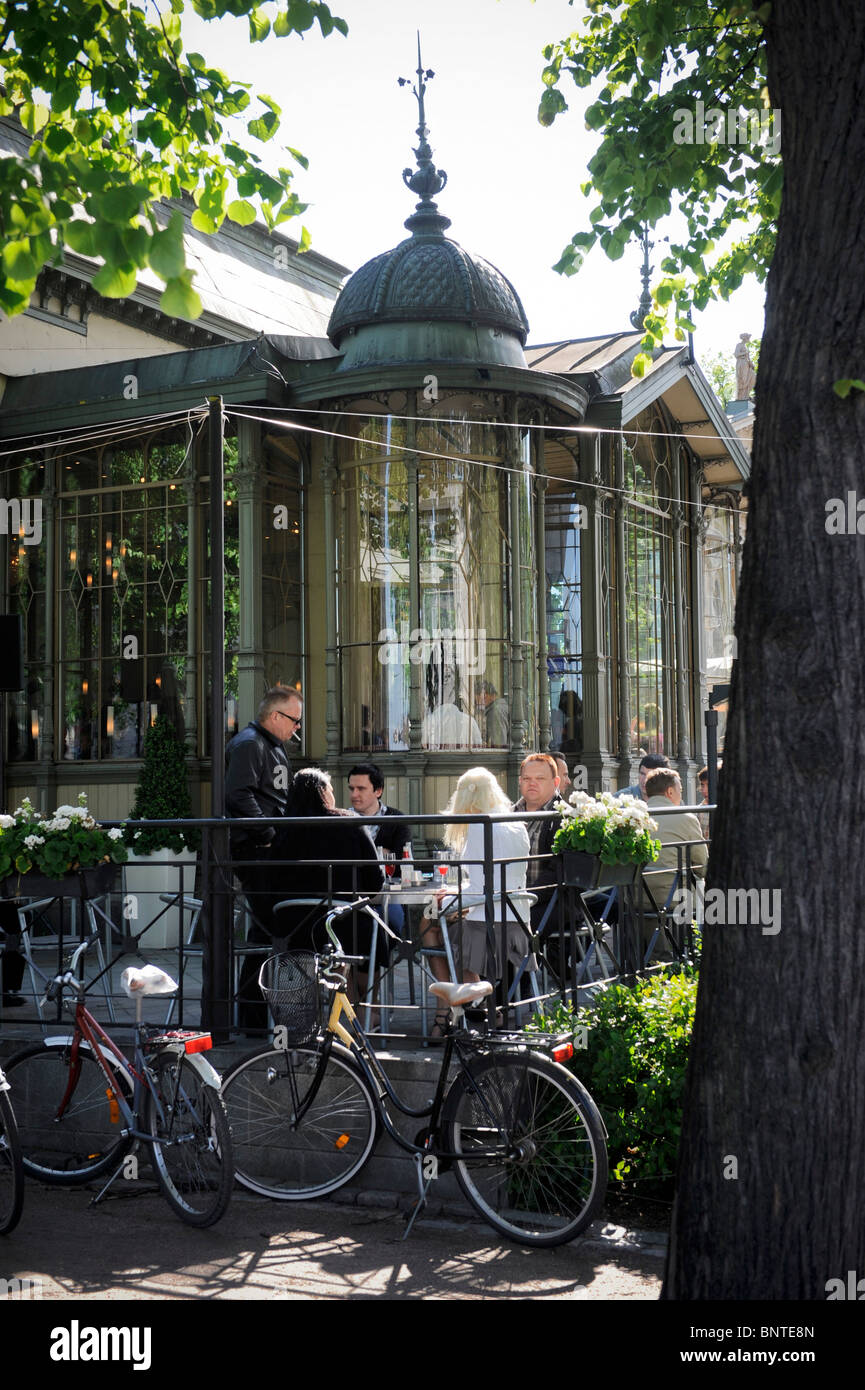 Cafe in der Nähe von Fischmarkt und Hafen in Helsinki Finnland Stockfoto