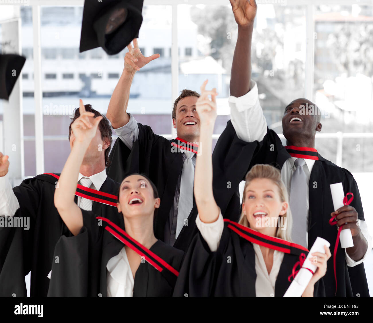 Gruppe von Menschen seinem College-Abschluss Stockfoto