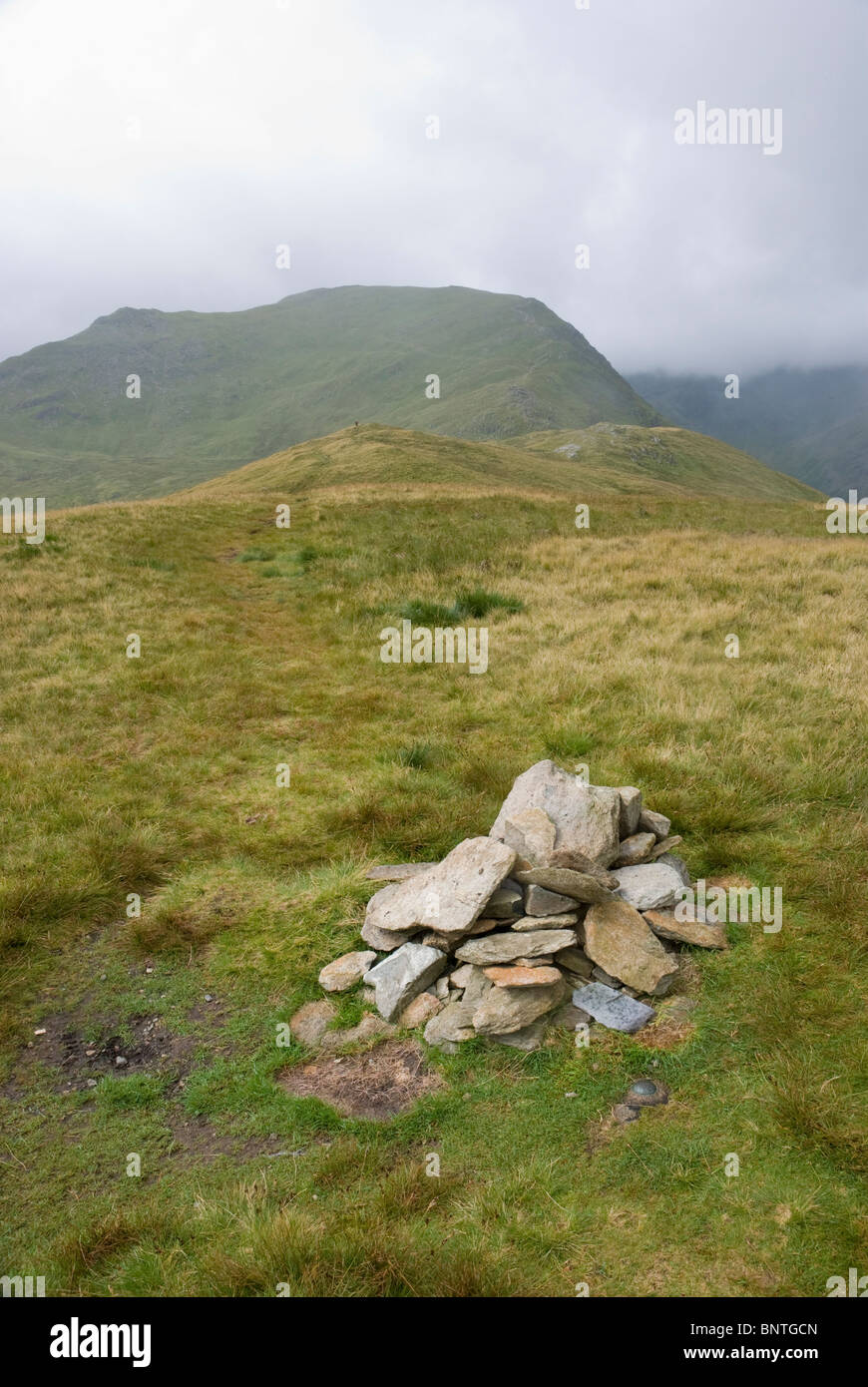 Der Gipfel des Birks mit St Sunday Crag darüber hinaus. Stockfoto