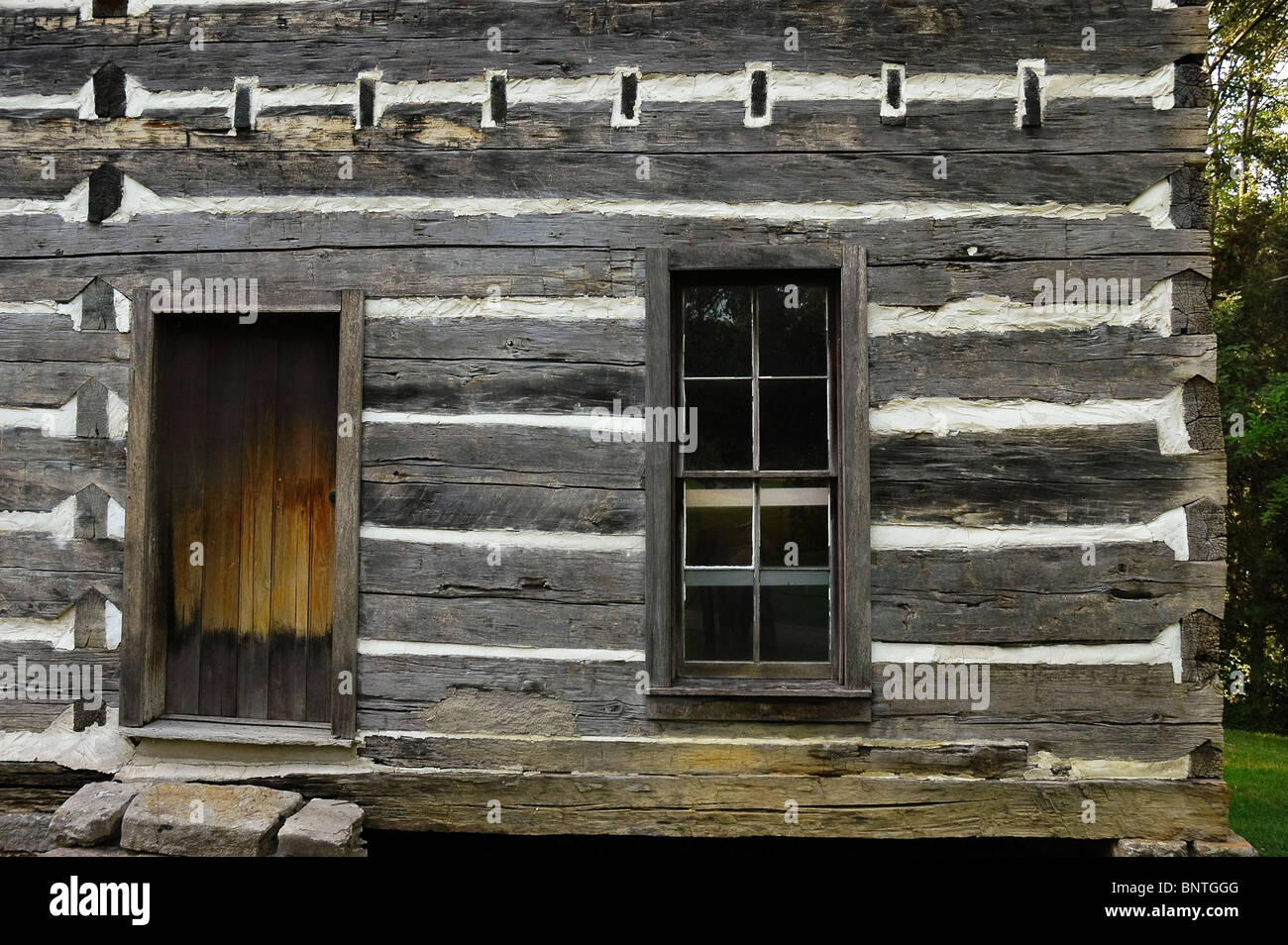 Atkinson-greif Blockhaus im United States Army Corps of Engineers Visitor Center an der Talsperre am Green River Lake, KY. Stockfoto