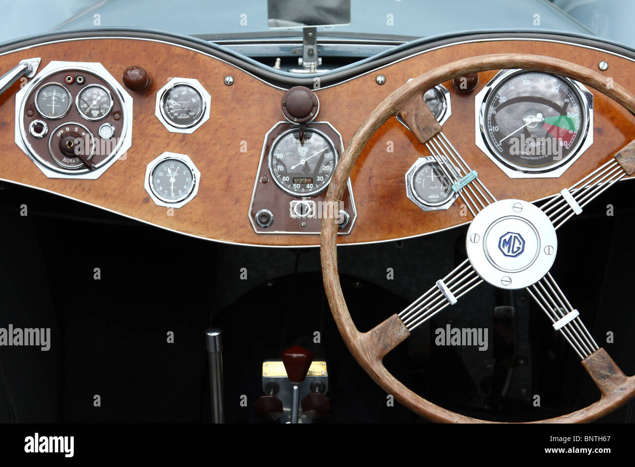 Klassische MG Armaturenbrett eines Autos. Stockfoto