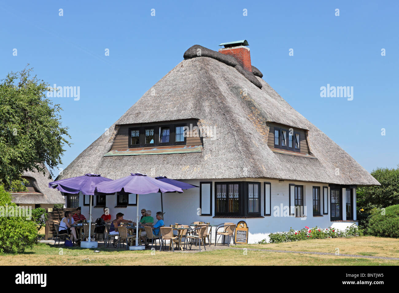 strohgedeckte Haus am Hafen von Langeoog Insel, Ostfriesland