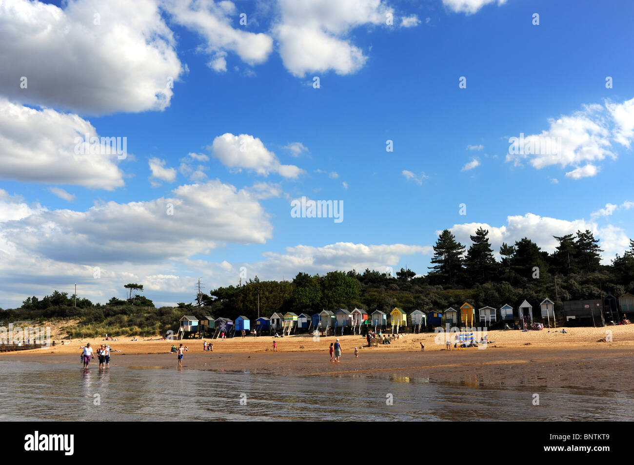 Strand Hütten am Brunnen als nächstes das Meer an der Küste von North Norfolk UK Großbritannien Stockfoto